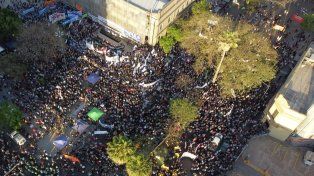 Miles de santafesinos se dieron cita en Bulevar y Rivadavia para una nueva marcha universitaria.&nbsp;
