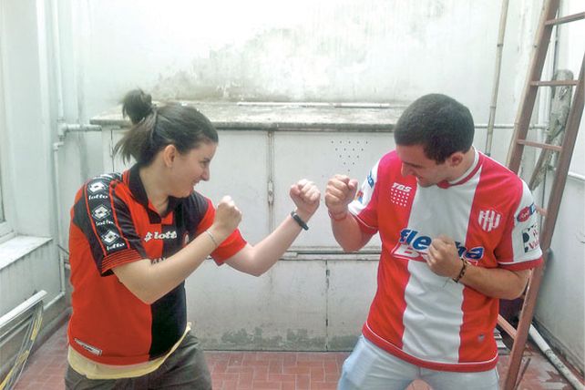 La ciudad palpita el clásico y los fanáticos posan con sus colores