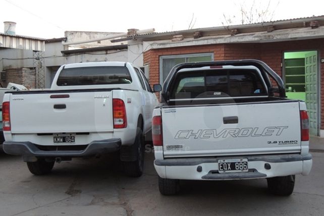 Policías de Gato Colorado recuperaron camionetas robadas