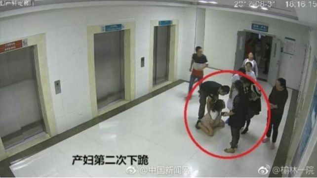 Captura de pantalla de la cámara de seguridad que registró a la mujer.