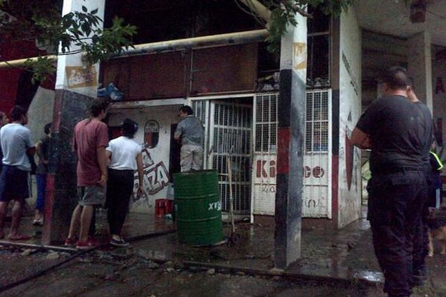 Se incendió un kiosco en barrio Centenario