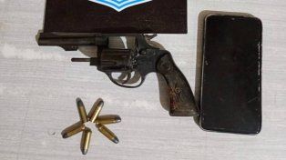 Una persecución policial dejó como saldo tres detenidos y el secuestro de un arma de fuego en B° Scarafía