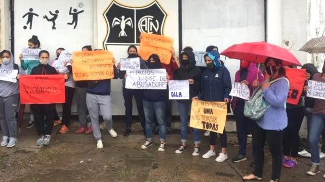 Jugadoras del Club Central Norte se manifestaron en numerosas ocasiones contra el abuso sexual en Tucumán.