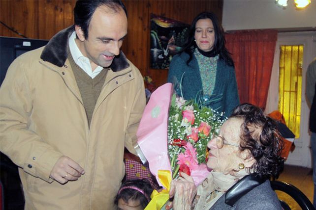 El intendente José Corral saludó a “Tata” Losa por sus cien años de vida