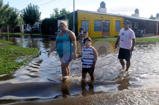 76 familias regresaron a sus hogares y 66 continúan en los centros de evacuados