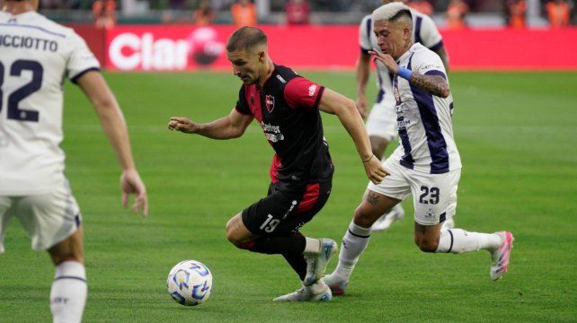El último enganche. Matko Miljevic jugó el primer tiempo ante Talleres y luego fue reemplazado por Panchito González.&nbsp;