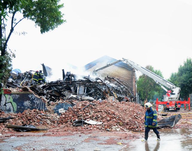 Devastación. El galpón quedó reducido a un montó de escombros.