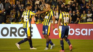 Veliz celebra su gol en el partido ante Gimnasia, el partido en el que Central ganó después de vencer a Huracán.