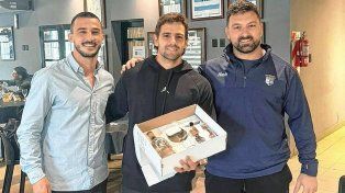 &nbsp;Nicolás Sánchez junto a Alejandro Molinas y el capitán de CRAI, José Canuto.