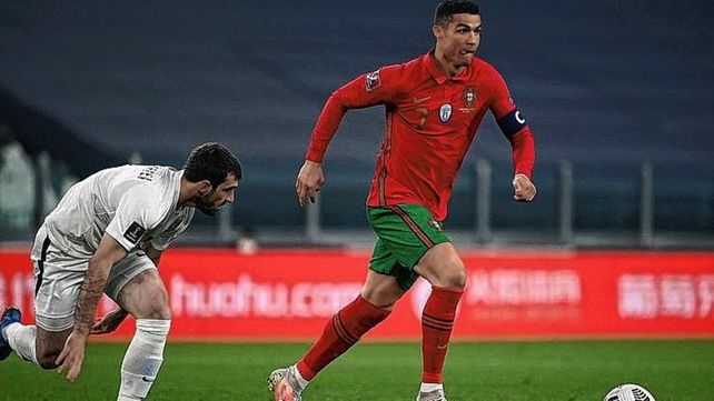 Cristiano Ronaldo buscará quedar como máximo goleador de las selecciones con Portugal. 