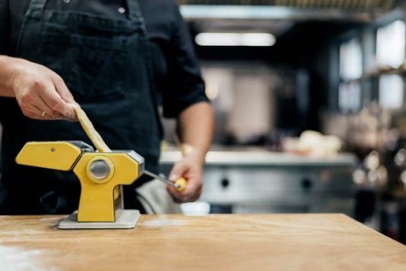 Cocinero. En el Departamento Victoria se capacita en el Centro de Formación Profesional N° 170.