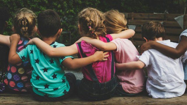 Seis hermanos de entre 2 y 10 años esperan ser adoptados juntos para no separarse