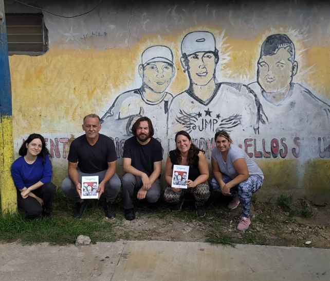 El autor del libro junto a los amigos de Territorios Saludables. 