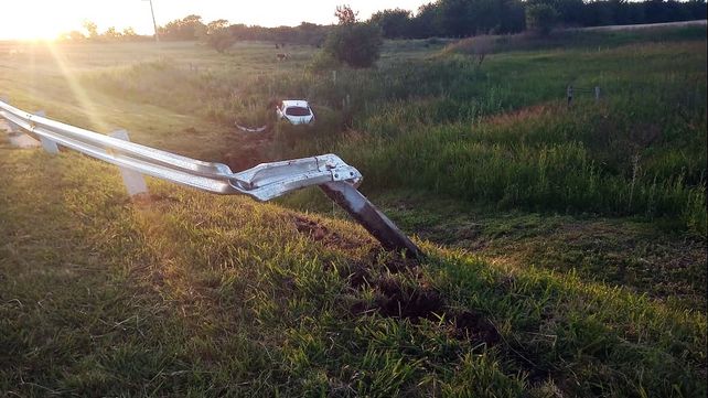 Despistó y tumbó por esquivar una liebre en la ruta