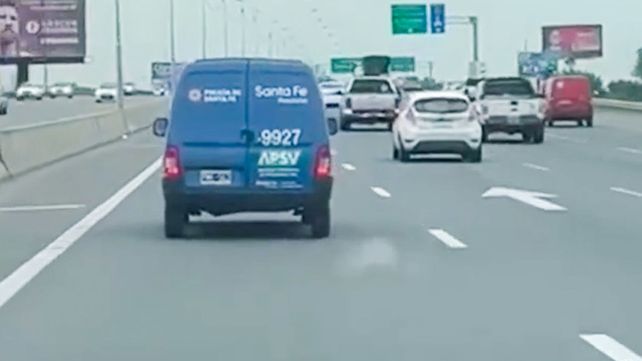 El ataque a un vehículo que trasladaba pasajeros a Ezeiza sucedió este martes a la madrugada.