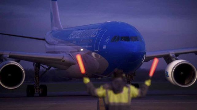 El gobierno prepara un gigantesco operativo a China para traer millones de vacunas