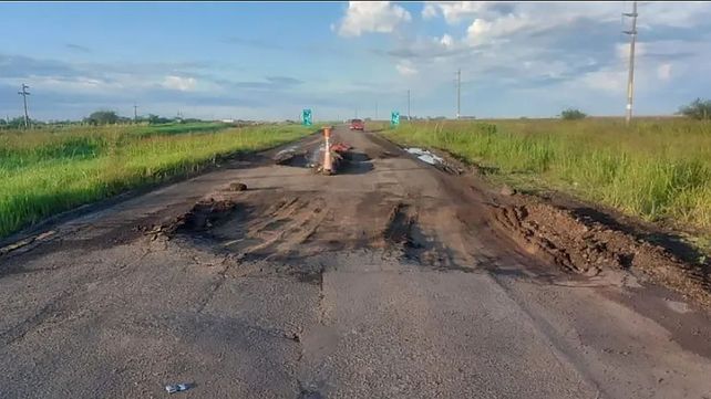 Un informe técnico de los trabajadores viales advierte que el 70% de las rutas nacionales está deteriorada por la parálisis de la obra pública. El detalle
