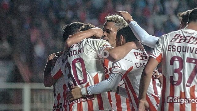 Unión venció a Sarmiento y sueña aún con la Sudamericana