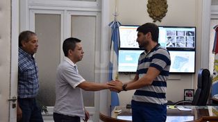 Taxistas se reunieron con Pullaro tras el violento robo a una colega