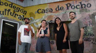 Bodegón Casa de Pocho. Varón Fernández, Alejandra Zorzóli, Mariano Chies y Erica Pereyra.