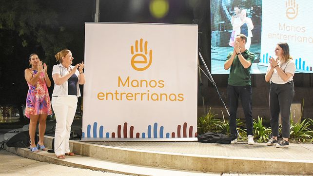 Más de 100 emprendimientos de distintos rubros productivos y gastronómicos de la provincia participaron de la Feria Navideña en plaza Carbó