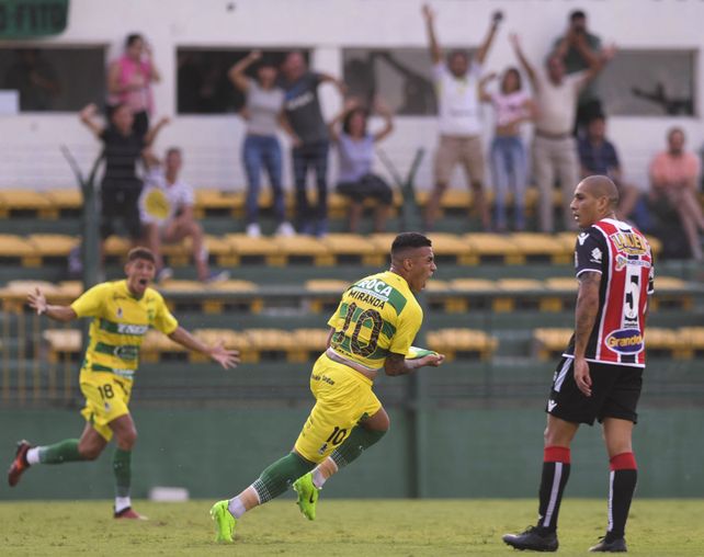 Defensa volvió al triunfo con una goleada