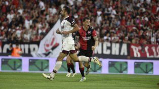 El Colo Ramírez anotó el 1 a 1 de penal ante Lanús.