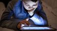 La encuesta de Minilab reveló que niñas y niños están en promedio cinco horas diarias en redes y juegos on line.