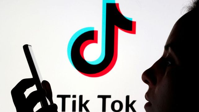 Esta semana tomó relevancia en todo el país el caso de una niña santafesina de 12 años que falleció luego de realizar un peligroso desafío de Tik Tok. A partir del lamentable hecho
