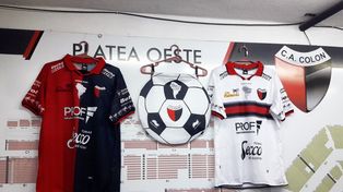 Colón puso a la venta su polémica camiseta