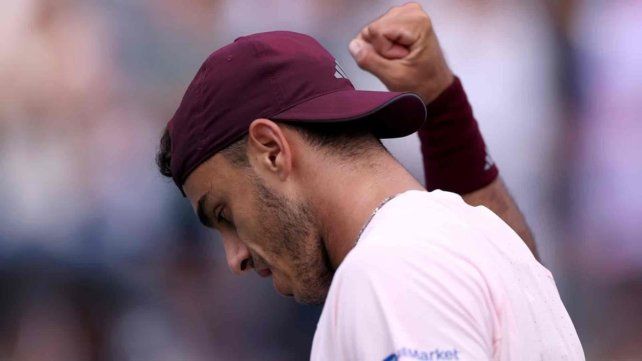 Francisco Cerúndolo celebra la clasificación a la tercera ronda.
