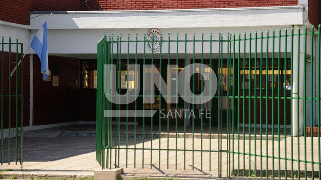 Barrio El Pozo: desbordaron las cloacas frente a la escuela y el jardín