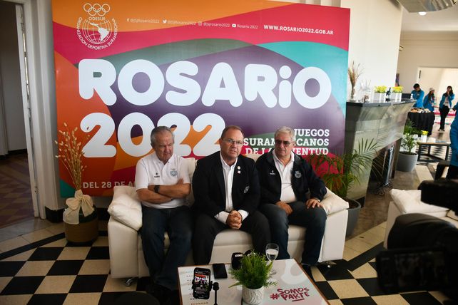 La conferencia de prensa tuvo lugar este mediodía en el predio del Hipódromo.
