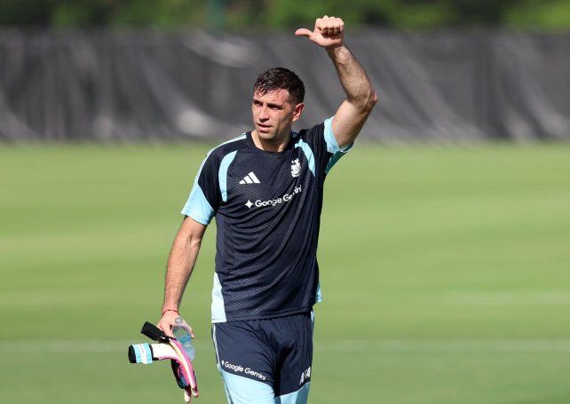 Di Martínez viene trabajando día a día para recuperarse de la fractura en el dedo y Scaloni lo tendría óptimo para el debut.