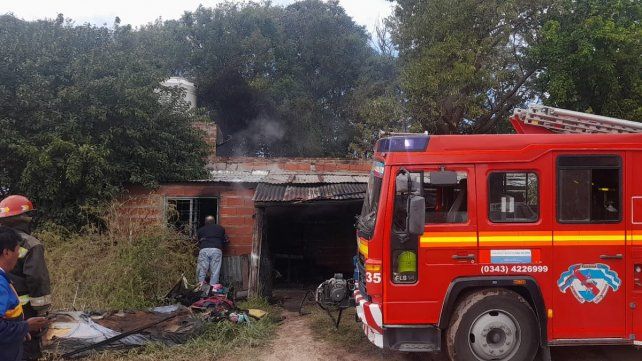 Incendio en una vivienda: una mujer y dos niños afectados
