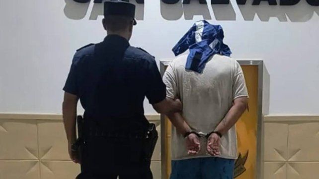 Intento de femicidio: hombre persiguió a su pareja para apuñalarla frente a sus hijos