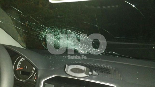 Compró un auto a la tarde y a la noche le rompieron el parabrisas de un piedrazo en la ruta 168