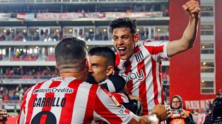 Estudiantes festejó ante el verde de Junín.