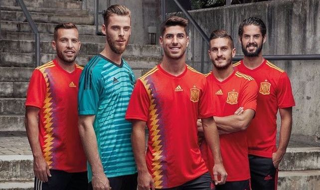 ¿Vos de qué color la ves? El polémico efecto visual de la camiseta de España