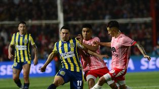 Lovera intenta pasar ante una marca asfixiante.