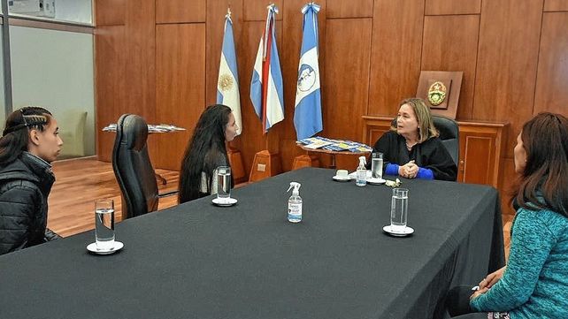 Susana Medina recibió a familiares de una joven asesinada