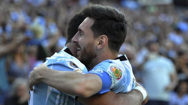 Argentina le gana 2 a 0 a Venezuela y pasa a semifinales de la Copa América
