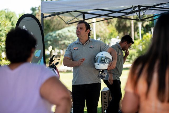 Gran participación vecinal en la Clínica de Conducción Segura de Motos en Timbúes