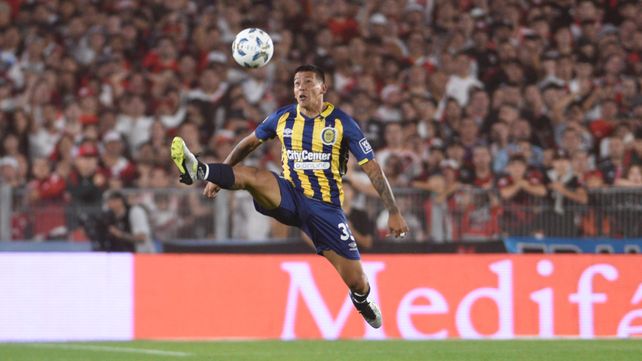 Emanuel Coronel jugó en el Monumental y se mantiene en el equipo por la lesión ocular de Damián Martínez.