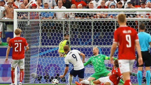 Inglaterra se mide con Eslovenia en procura de asegurarse la primera posición del Grupo C.