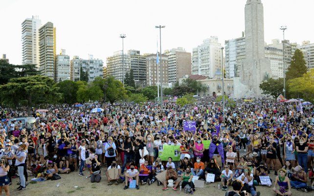 Dia Internacional de la Mujer el 8M. en el Monumento a la Bandera.