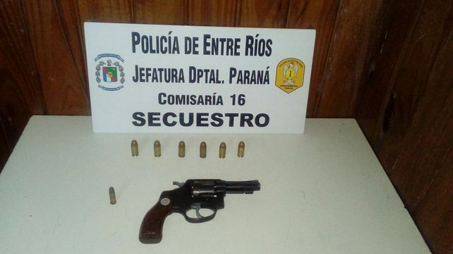 Tres personas fueron detenidas por tenencia ilegal de arma de fuego