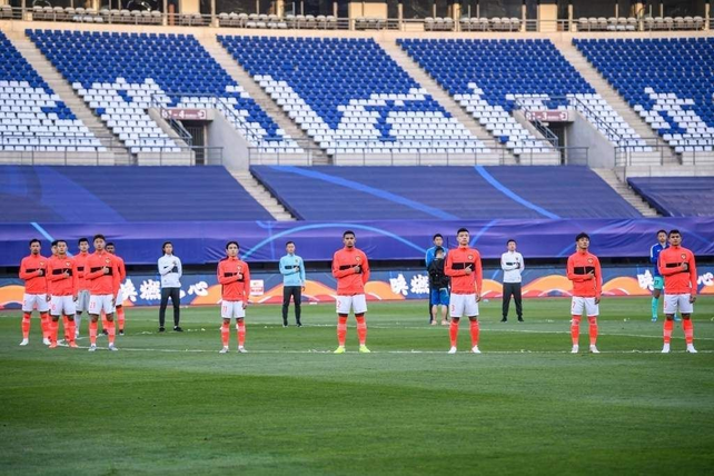 En China volvi&oacute; el f&uacute;tbol con un homenaje en Wuhan