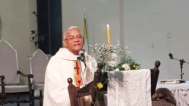 Creen que un cura&nbsp; Luodovis Enrique Navarro León de la parroquia bonaerense Maipú partió sin aviso hacia Venezuela por una deuda