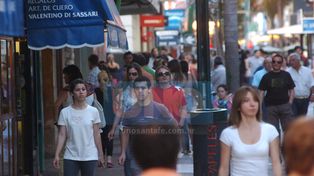 El comercio santafesino abrió sus puertas para aprovechar el feriado